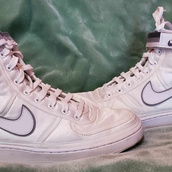 Shoes - Picture 2 of 4